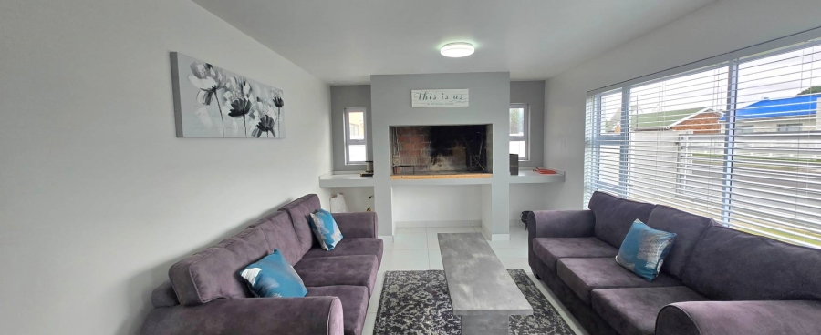 4 Bedroom Property for Sale in Franskraal Western Cape